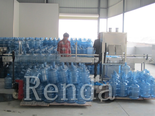 5 แกลลอนซัก Capping Barrel เครื่องบรรจุ 100 บาร์เรลต่อชั่วโมงขวดบรรจุเครื่องจักร